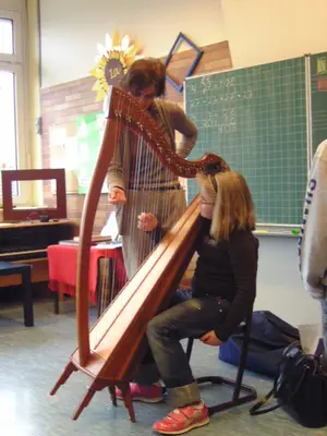 Foto 14 aus der Archivgalerie Harfenzauber in der Grundschule (2012)