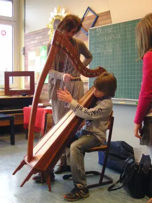 Foto 16 aus der Archivgalerie Harfenzauber in der Grundschule (2012)