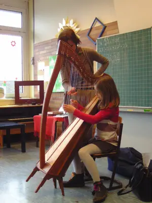 Foto 17 aus der Archivgalerie Harfenzauber in der Grundschule (2012)