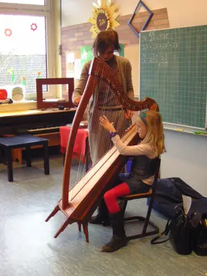 Foto 18 aus der Archivgalerie Harfenzauber in der Grundschule (2012)