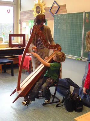 Foto 20 aus der Archivgalerie Harfenzauber in der Grundschule (2012)