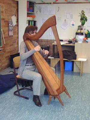 Foto 23 aus der Archivgalerie Harfenzauber in der Grundschule (2012)