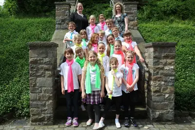 Foto 1 aus der Archivgalerie Auftritt des Schulchores Klasse 2 beim Treffen des Freundeskreises der Oberbergischen Hauptgemeindebeamten und Beigeordneten a.D. (2013)
