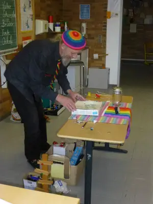 Foto 20 aus der Archivgalerie Ein "bunter Hund" im Sachunterricht - Hilli zu Besuch (2013)