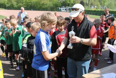 Foto 9 aus der Archivgalerie Fußballturnier Wiehler Grundschulen 2013 (2013)
