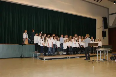 Foto 1 aus der Archivgalerie Jugend musiziert Chor Klasse 3 und 4 (2013)