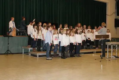 Foto 3 aus der Archivgalerie Jugend musiziert Chor Klasse 3 und 4 (2013)