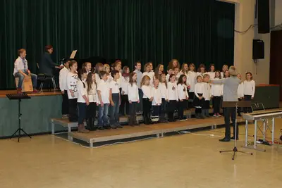 Foto 4 aus der Archivgalerie Jugend musiziert Chor Klasse 3 und 4 (2013)
