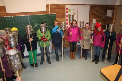Foto 1 aus der Archivgalerie Martinsumzug 2013 der Grundschule Oberwiehl (2013)