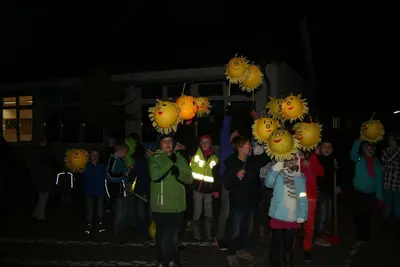 Foto 5 aus der Archivgalerie Martinsumzug 2013 der Grundschule Oberwiehl (2013)