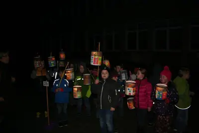 Foto 8 aus der Archivgalerie Martinsumzug 2013 der Grundschule Oberwiehl (2013)