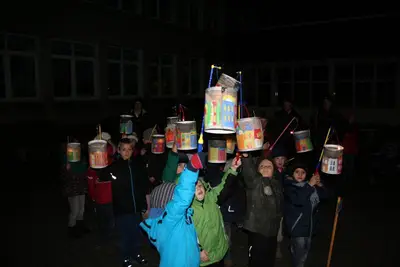 Foto 9 aus der Archivgalerie Martinsumzug 2013 der Grundschule Oberwiehl (2013)
