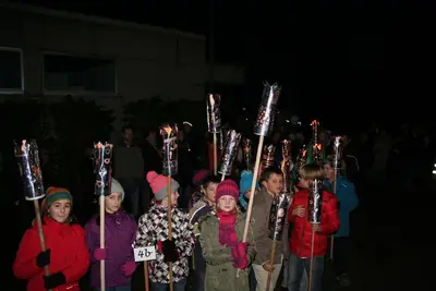 Foto 11 aus der Archivgalerie Martinsumzug 2013 der Grundschule Oberwiehl (2013)