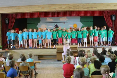 Foto 1 aus der Archivgalerie Verabschiedung Klassen 4 (2013)