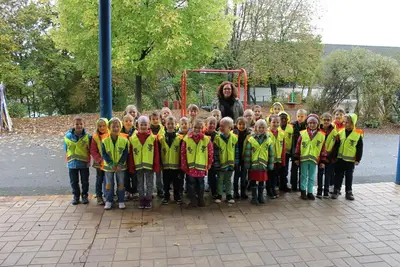 Foto 5 aus der Archivgalerie Sicherheitswesten für die Schulanfänger 2014 (2014)