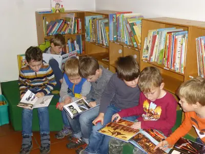 Foto 1 aus der Archivgalerie Besuch der Stadtbücherei Wiehl durch die Klassen 2 (2015)