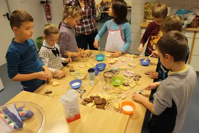 Foto 12 aus der Archivgalerie In der Weihnachtsbäckerei (2015)