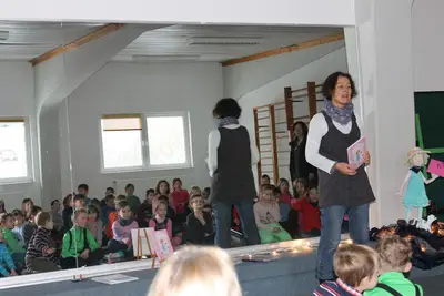 Foto 1 aus der Archivgalerie Lesungen von Kinderbuchautorinnen (2015)