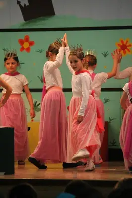 Foto 3 aus der Archivgalerie Morgen werd ich Prinzessin! (2015)